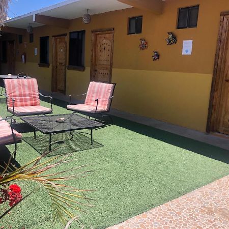 Hotel Isabela, Mag Bay Puerto San Carlos Екстериор снимка