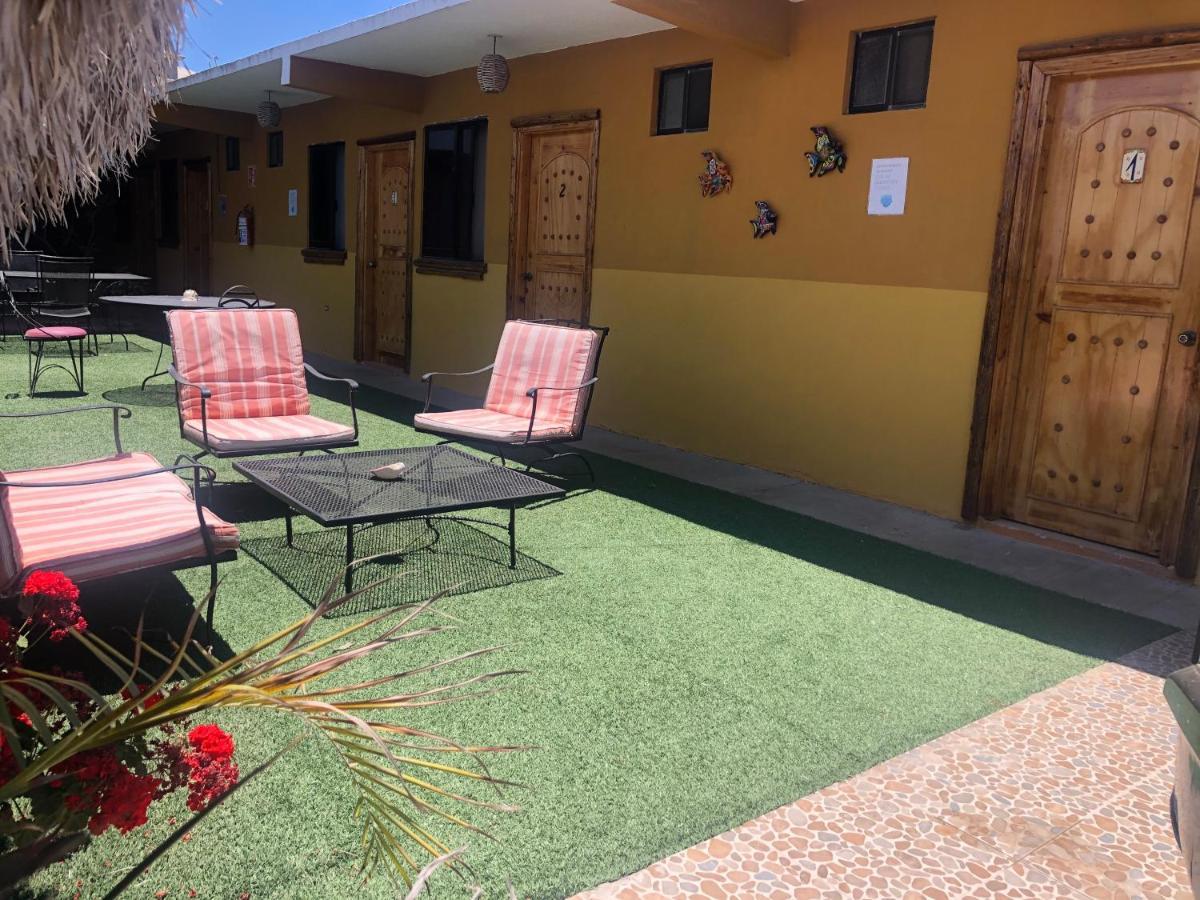 Hotel Isabela, Mag Bay Puerto San Carlos Екстериор снимка